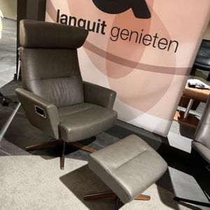 Conform Relieve Drehsessel mit Hocker 